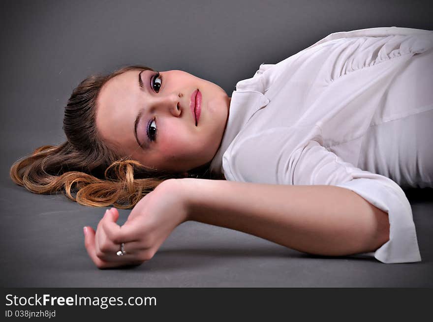 Young woman posing on the floor