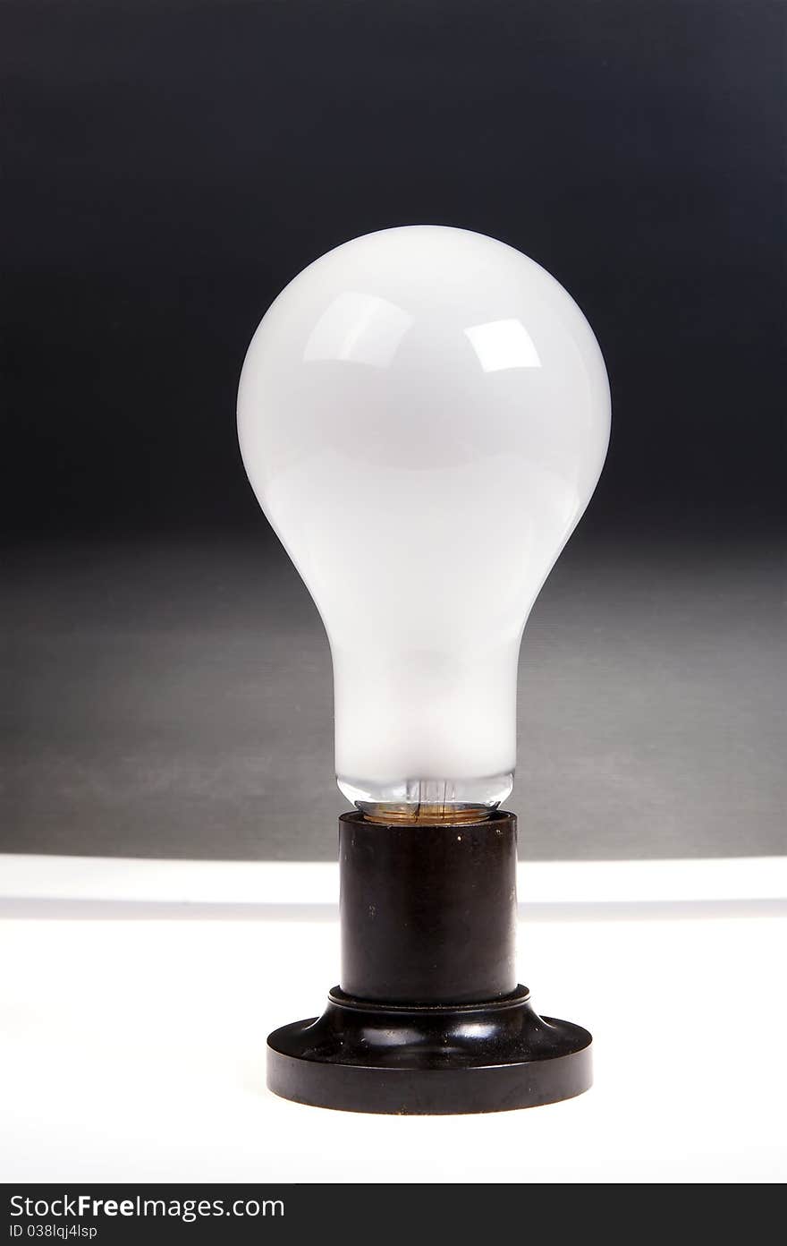 Large brushed electric incandescent lamp