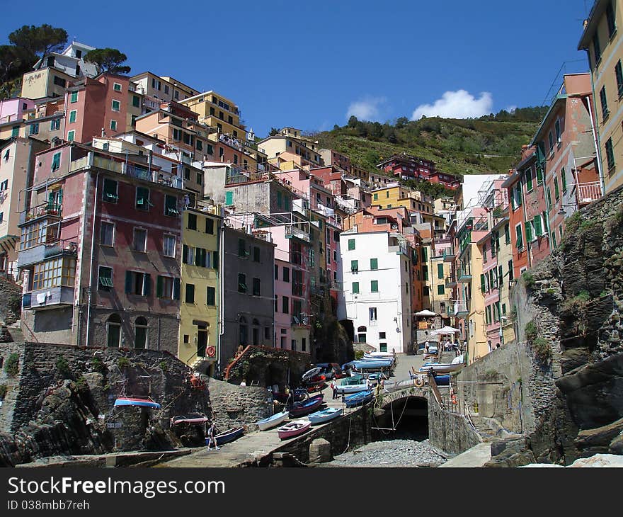 Houses of the small village of Manarola, one of the famous cinque terre (Italy)