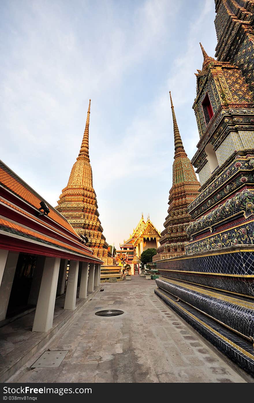 Chedi Wat-pho temple Thailand