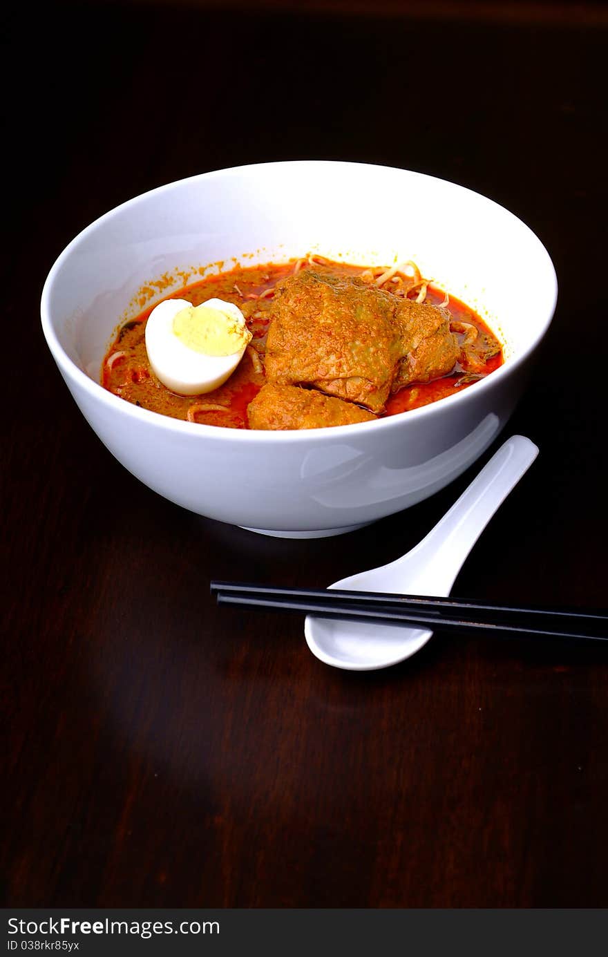 Chicken Curry serve with noodle