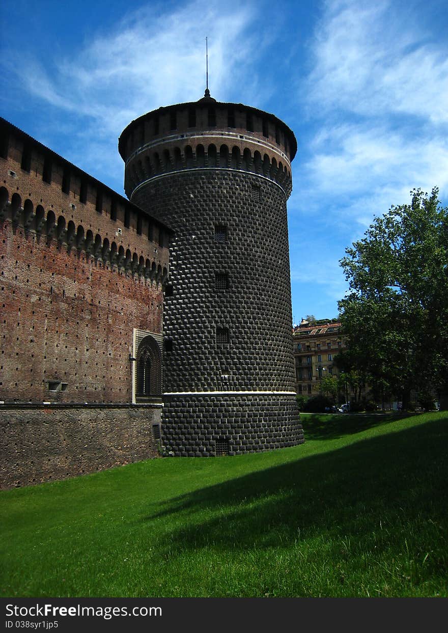 Torre Est. Castello Sforzesco. Milano