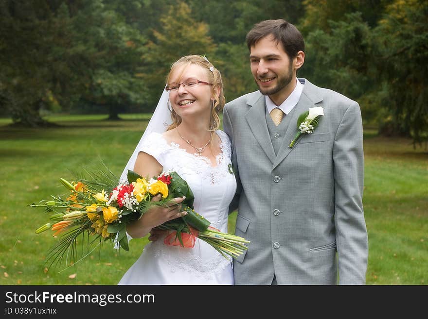 Wedding pair in the park