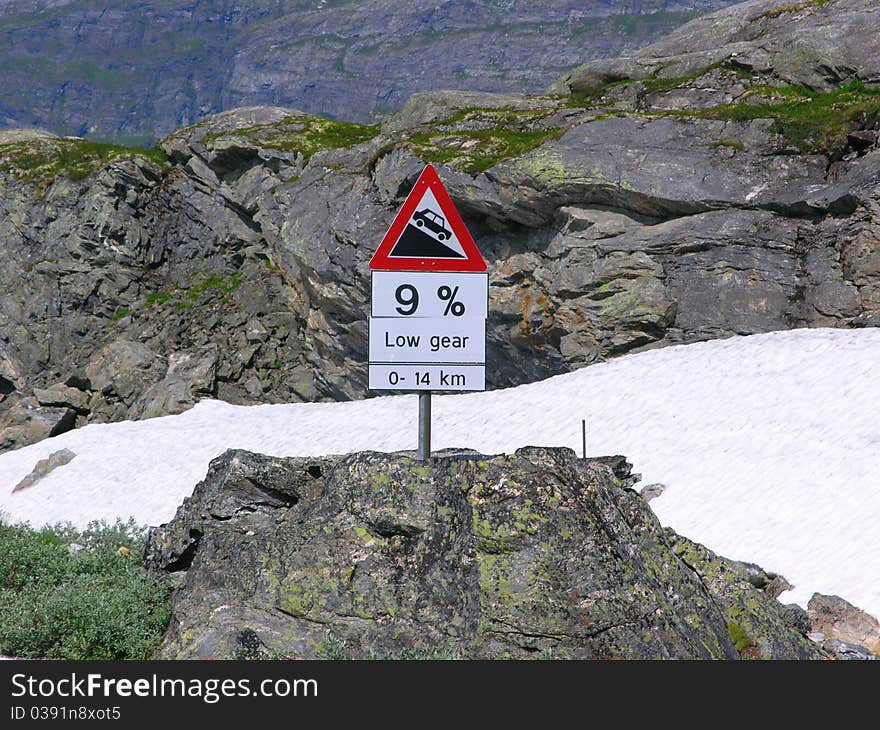 A road sign in the Norwegian mountains