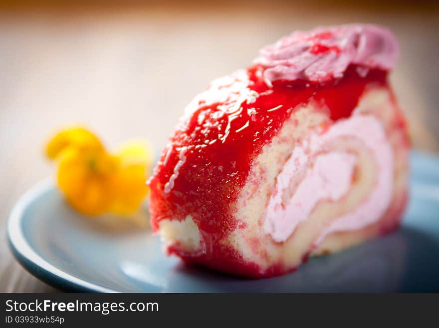 Strawberry roulade with icing