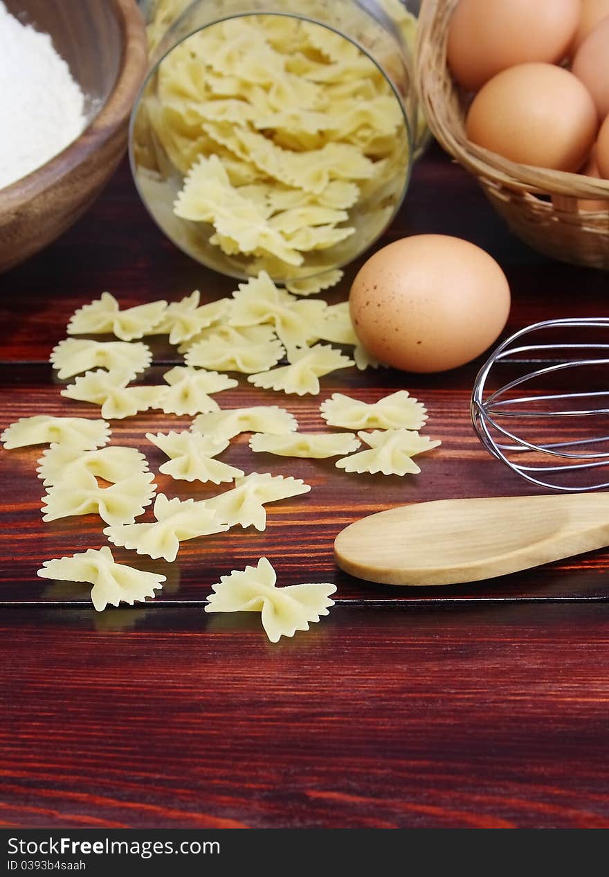 Pasta and components for its preparation.