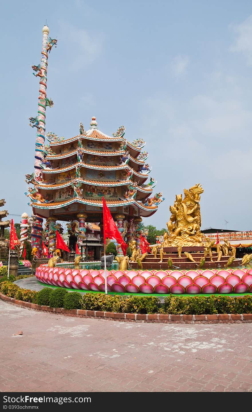 The beautyful Chinese shrine and the blue sky, Chonburi- East of Thailand