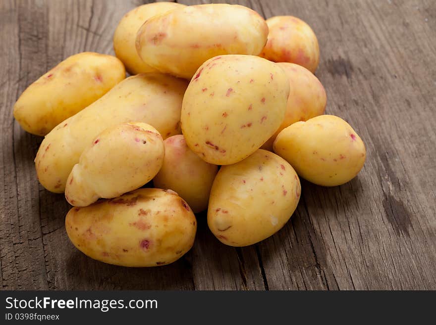 Washed potatoes are close. Picture for vegetables, food ingredients, vegetable growing. Washed potatoes are close. Picture for vegetables, food ingredients, vegetable growing