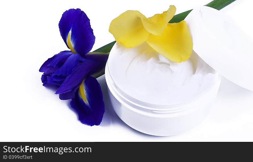 Moisturizing Cream in Tub