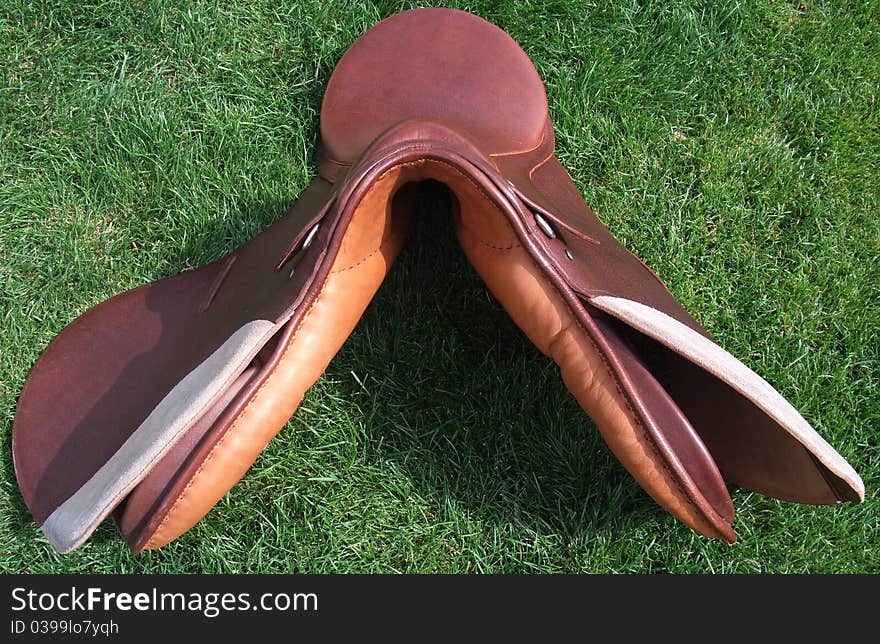 New English saddle - gullet of the saddle