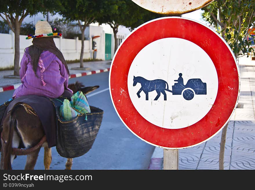 Trafic sign prohibiting horse carrige drive at the city streets. Trafic sign prohibiting horse carrige drive at the city streets.