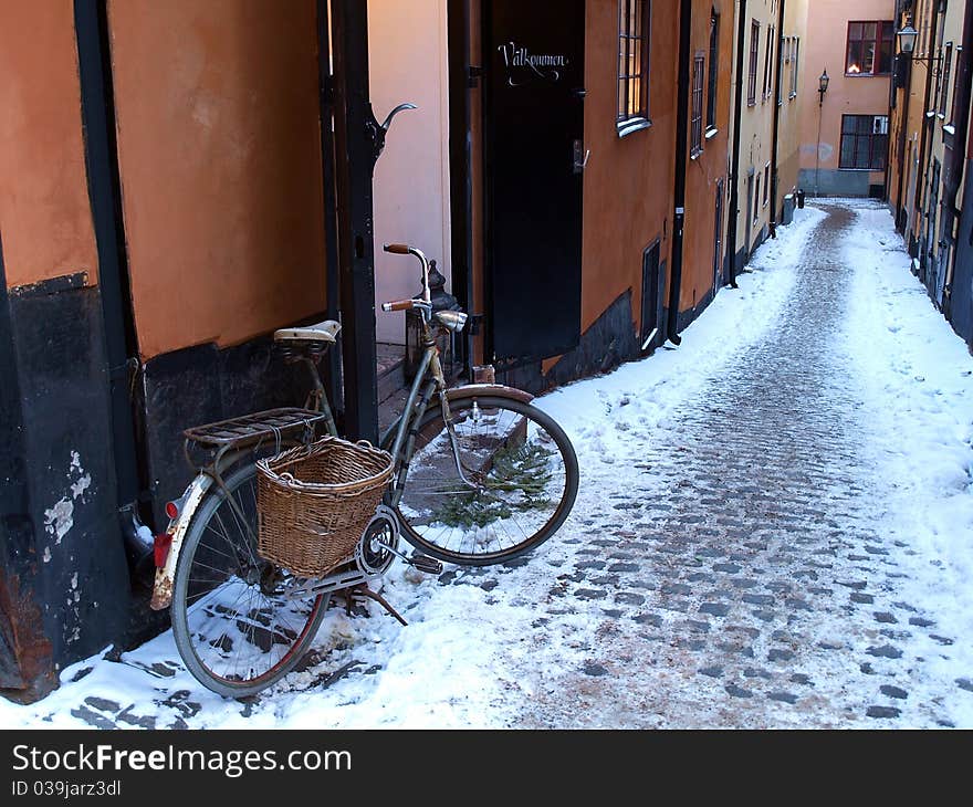 Bicycle in an alley