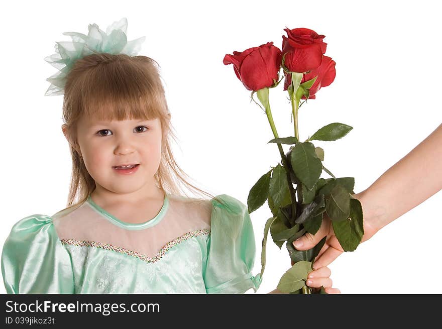 The little girl gives a bouquet of roses