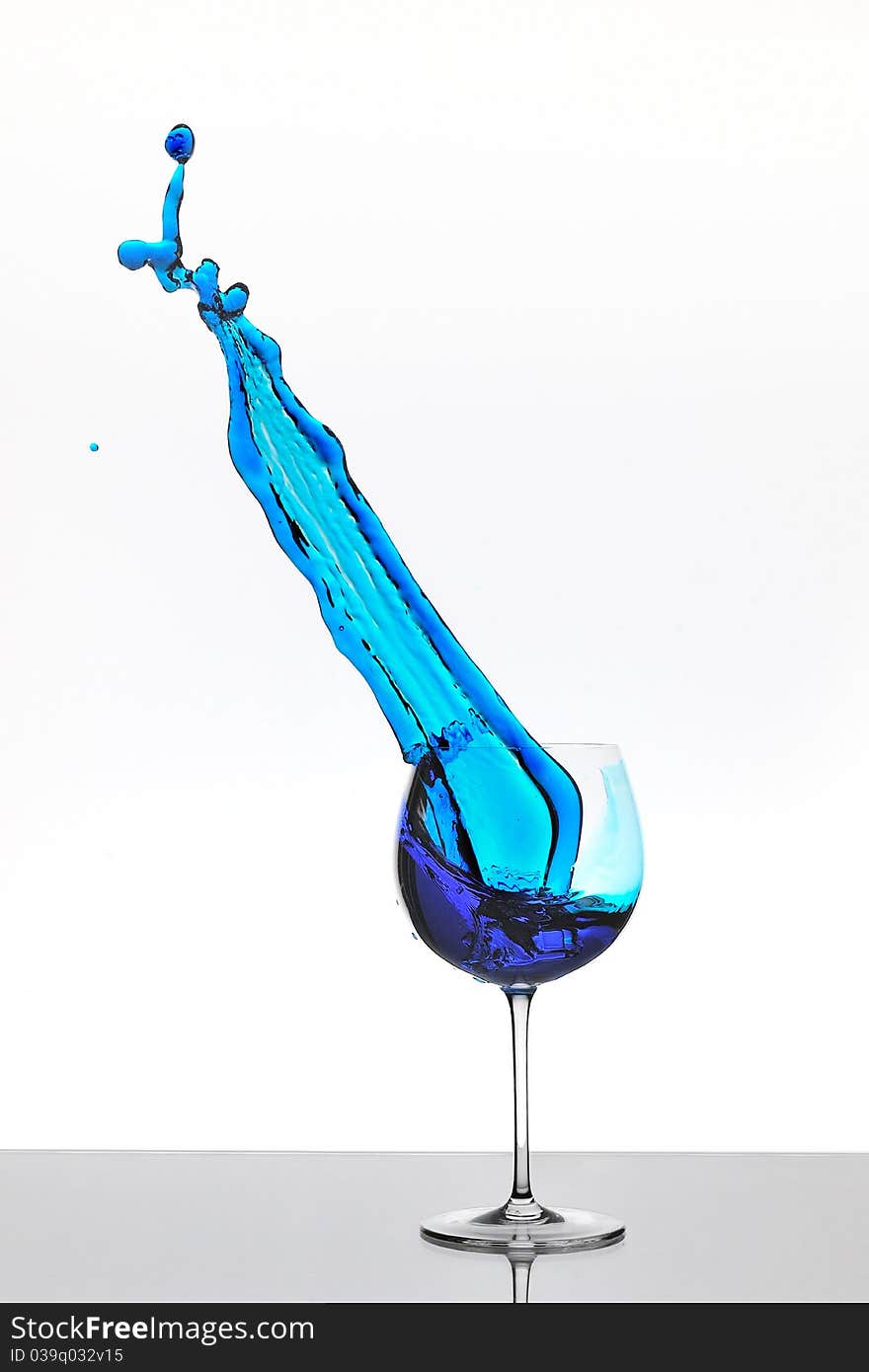 Splashing wine glass