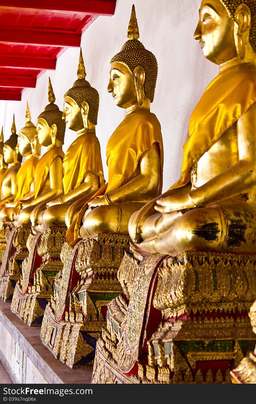 Golden sitting Buddha statues