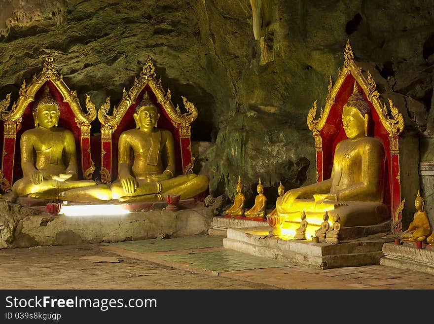 Buddha images and natural light at the end of the cave