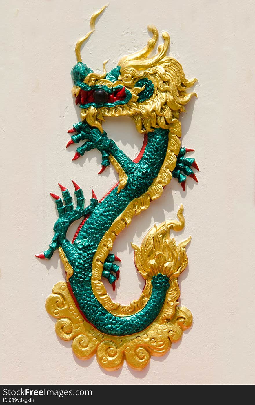 Dragon statue on chinese temple