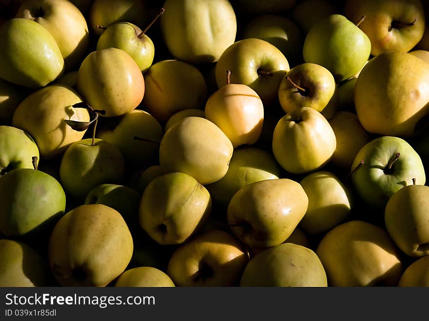 Many yellow and green apples