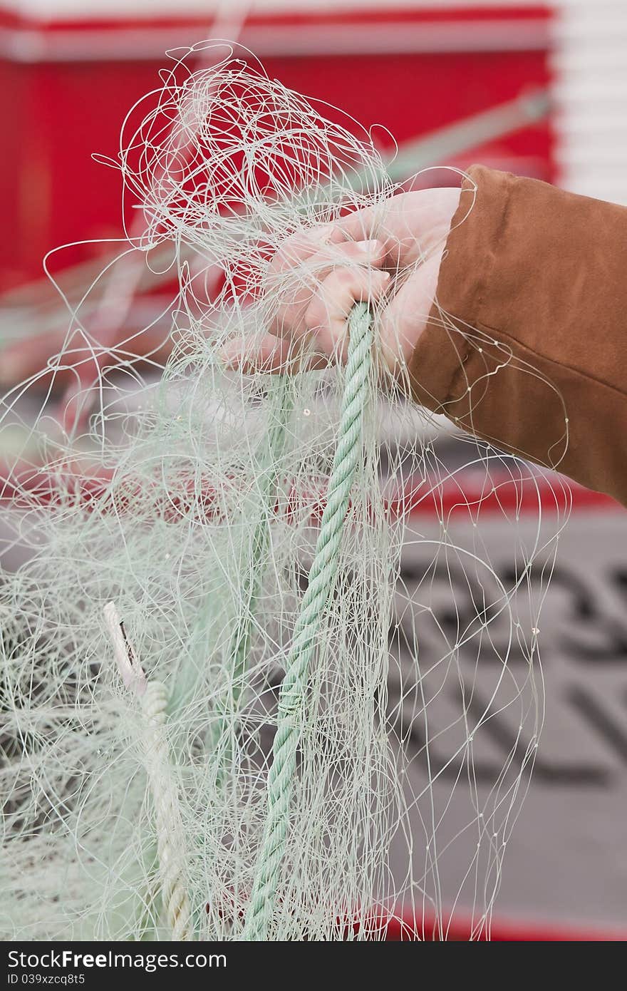 Hand holding the fishing nets to be cared for to go to the toil following