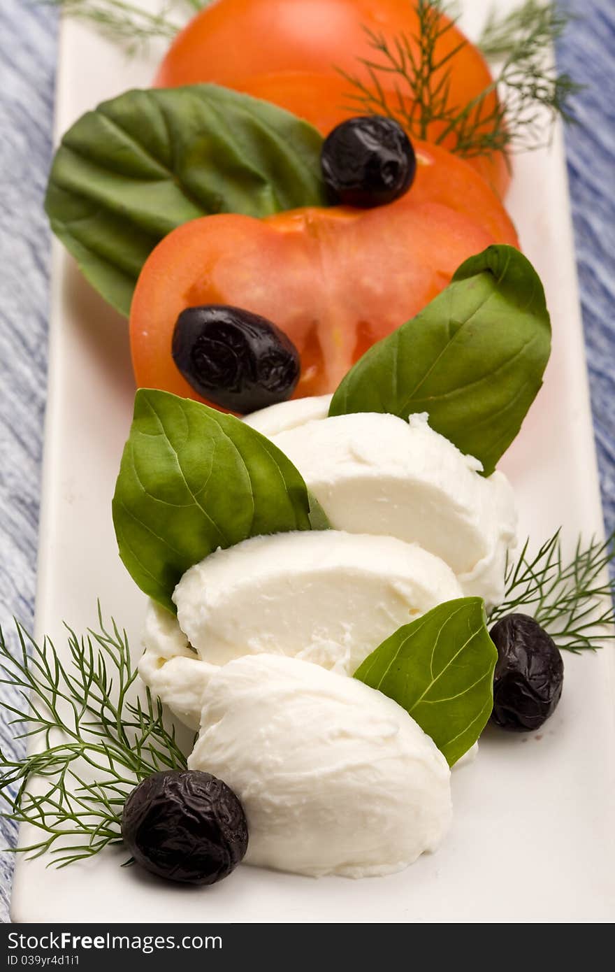 Tomatoe Mozzarella Salad