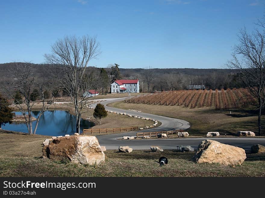 Missouri vinyard with rocks and lake