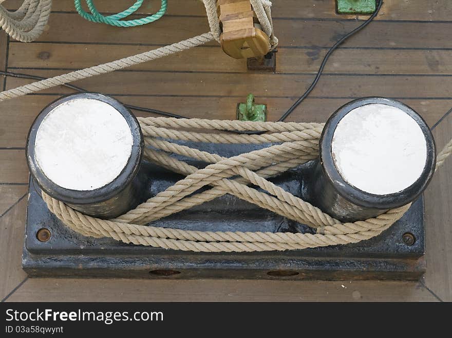 Landfast with rope on a boat deck