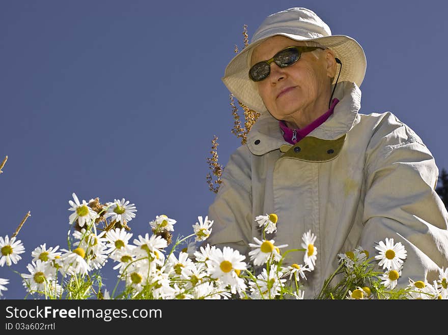 Old women with flowers