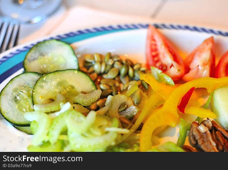 Mixed vegetable and salad cuisine