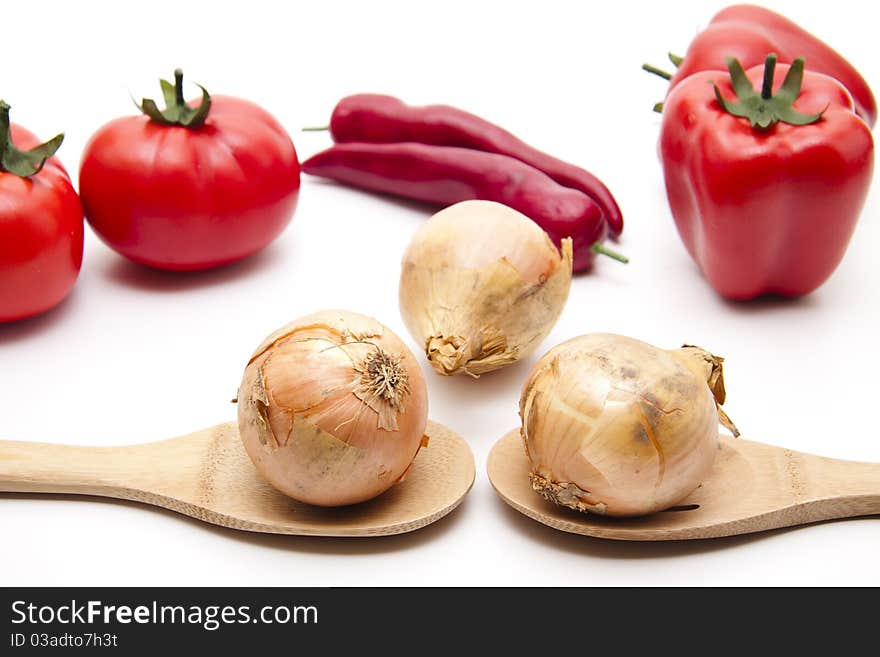 Raw onion with paprikas and tomato