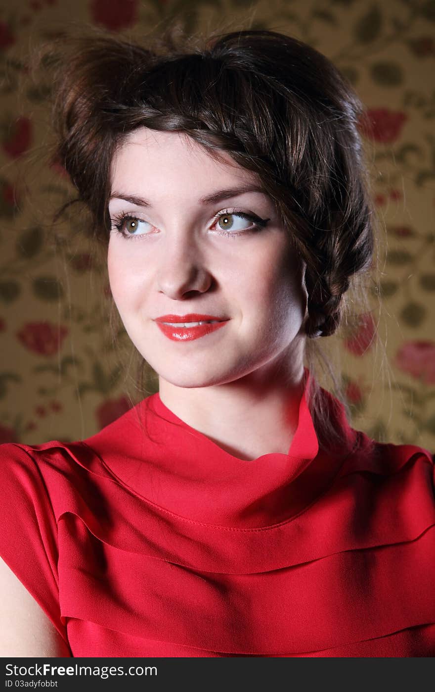 Portrait of the stylish brunette woman