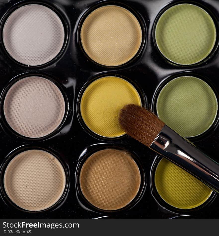 Image eyeshadow set with cosmetic brush