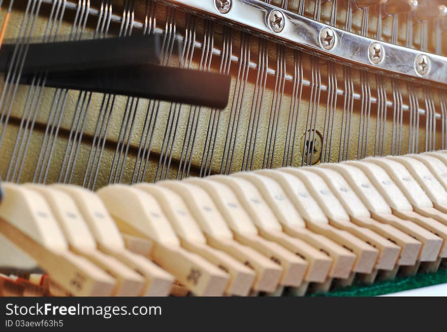 Adjusting the piano string tension for a good sound. Adjusting the piano string tension for a good sound