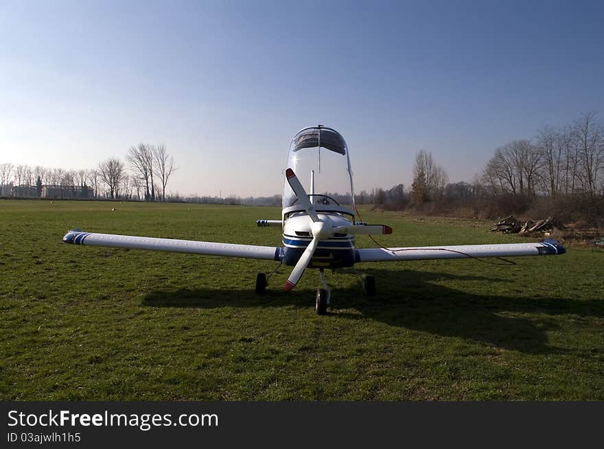 A light aircraft called also microlight, ULM.