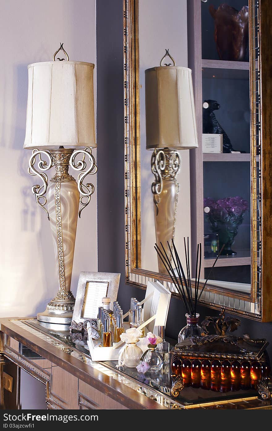 The Old-fashioned Lamp Stands On A Mirror