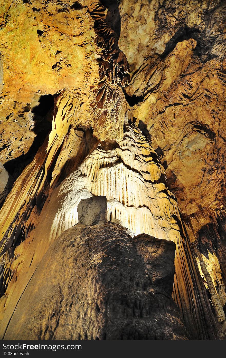 Gown Of A Nature Queen - Luray Caverns