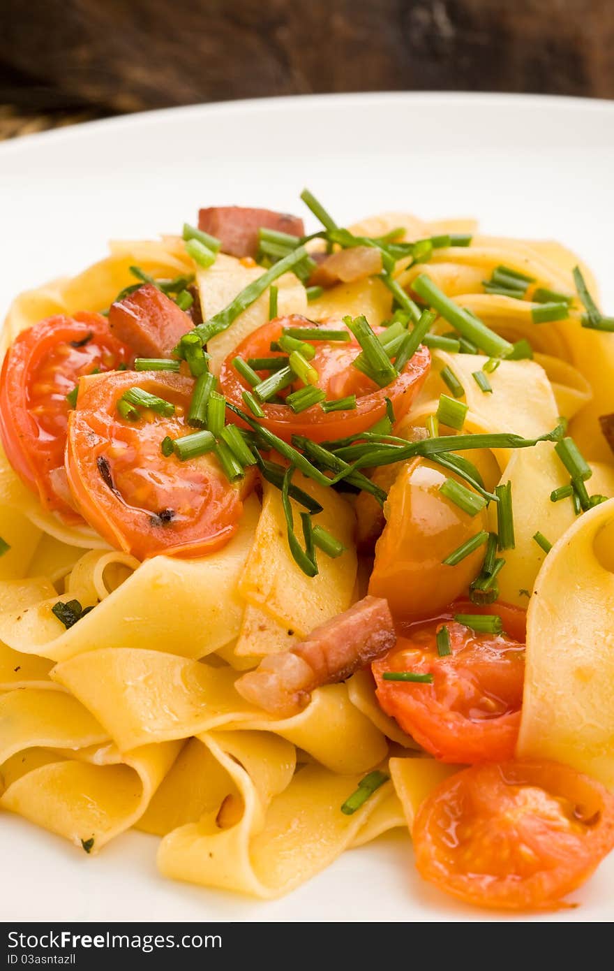 Pasta With Bacon And Tomatoes