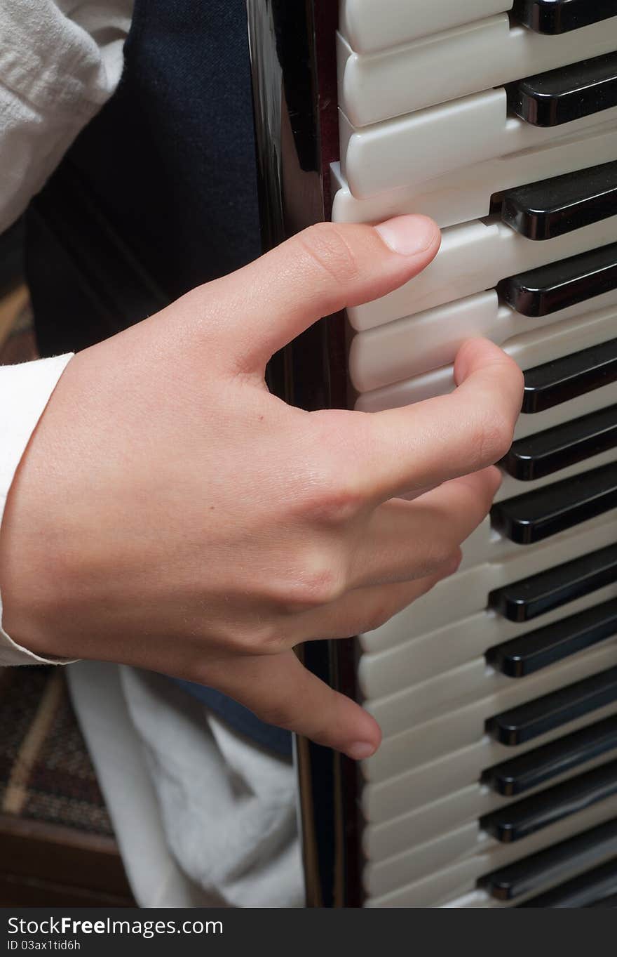 Playing on a keyboard from an accordion