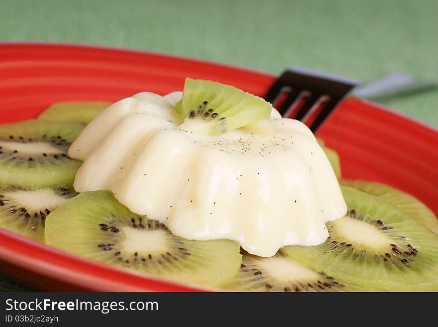 Panna cotta with kiwi slices