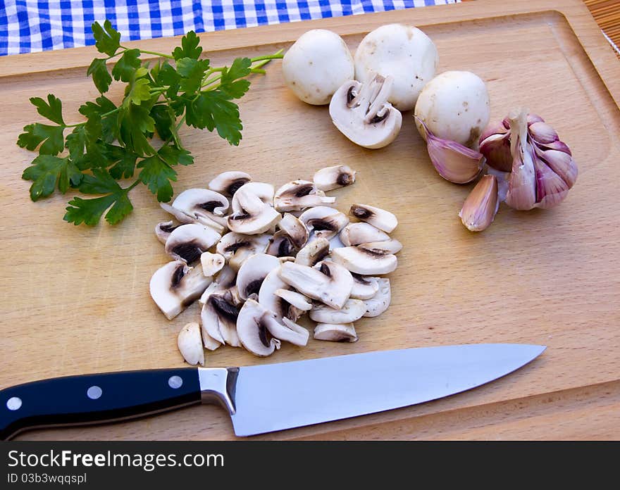 Cutting board and knife