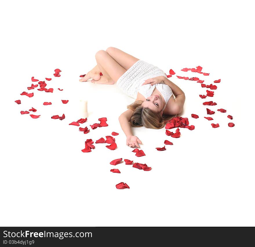 A girl lieing among rose petals