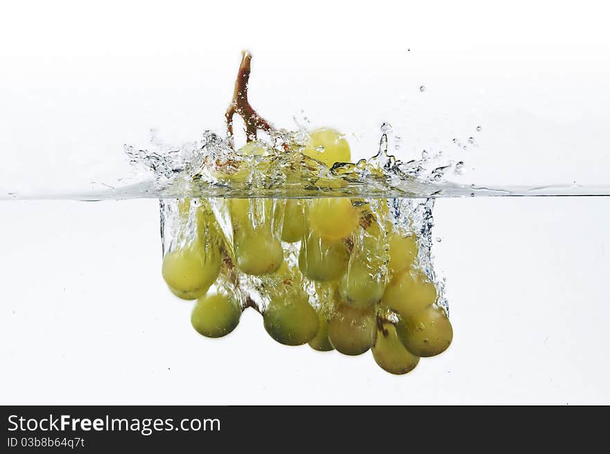 The grapes dropped into water. The grapes dropped into water