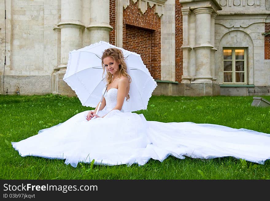 Bride with  umbrella_2