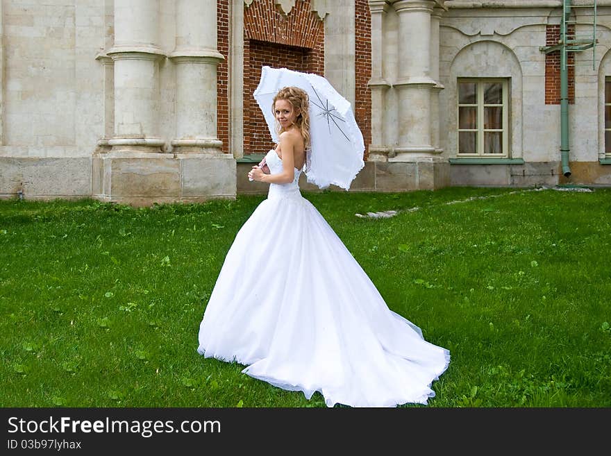 Bride with  umbrella_3