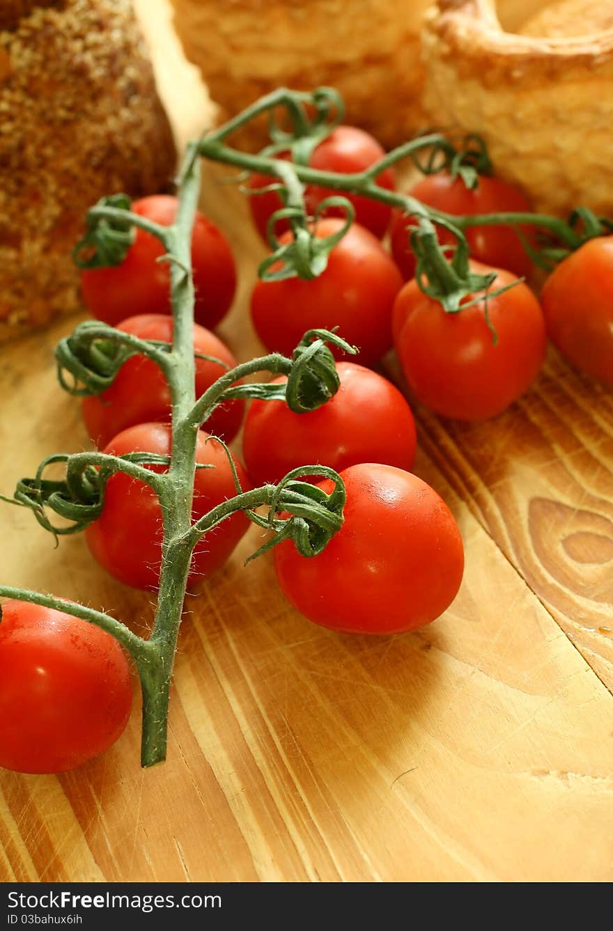 Fresh tomatoes on wooden