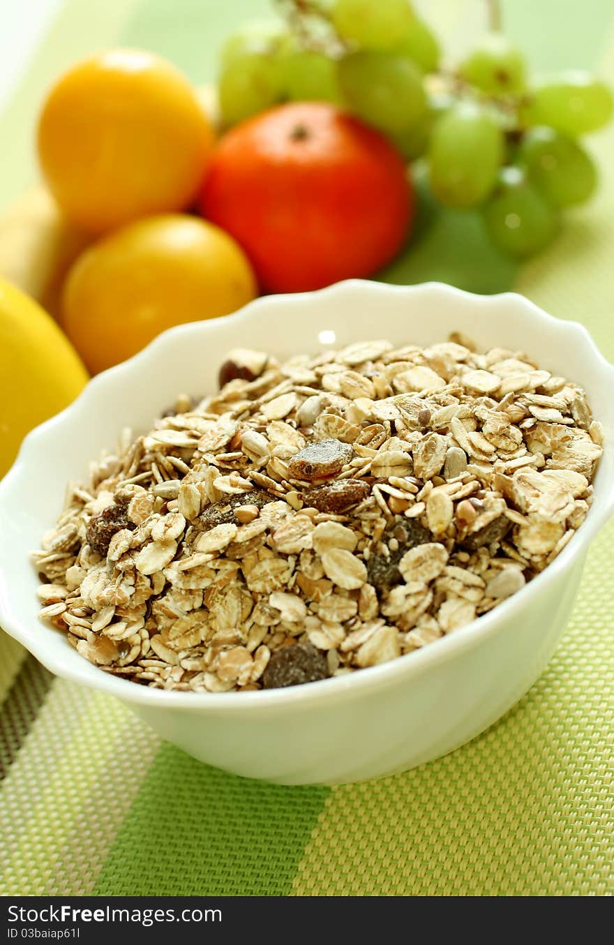 Muesli of oats with raisin and fresh fruit