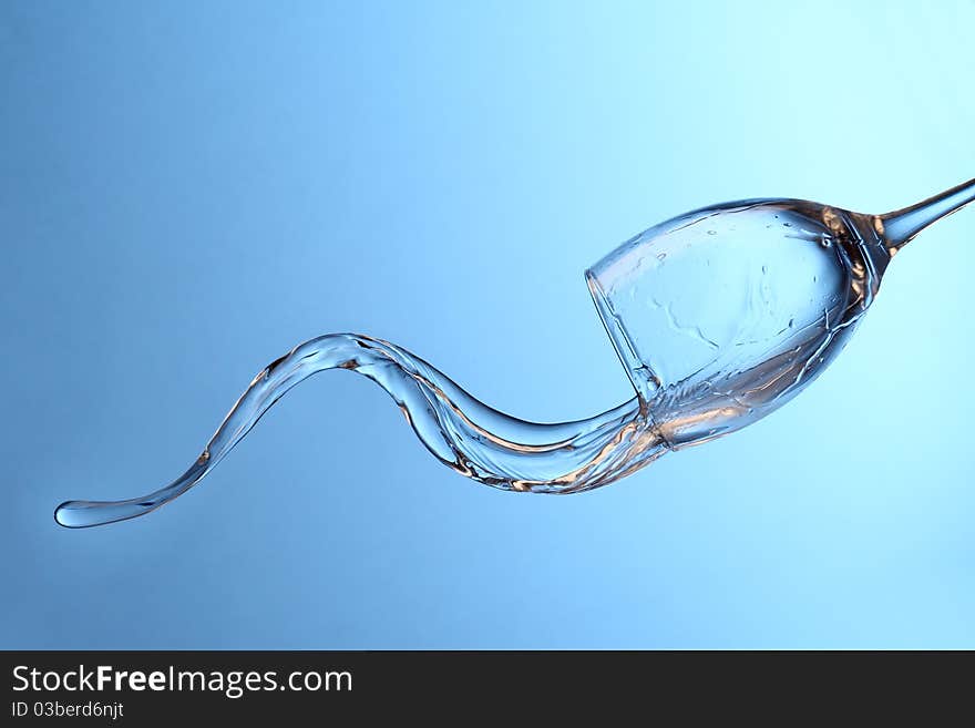 Water splashes out of water glass