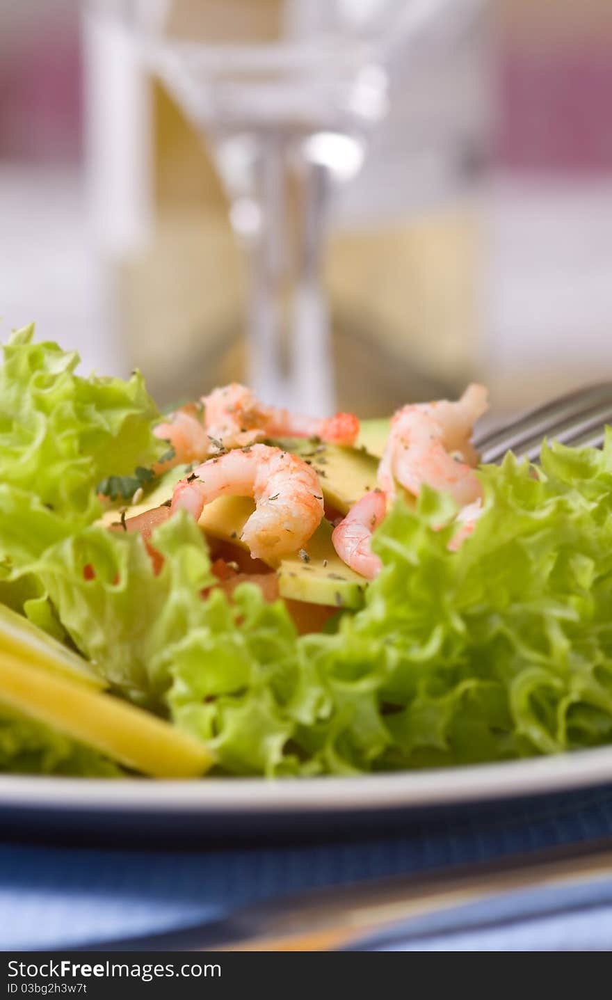 Salad with shrimps and avocado