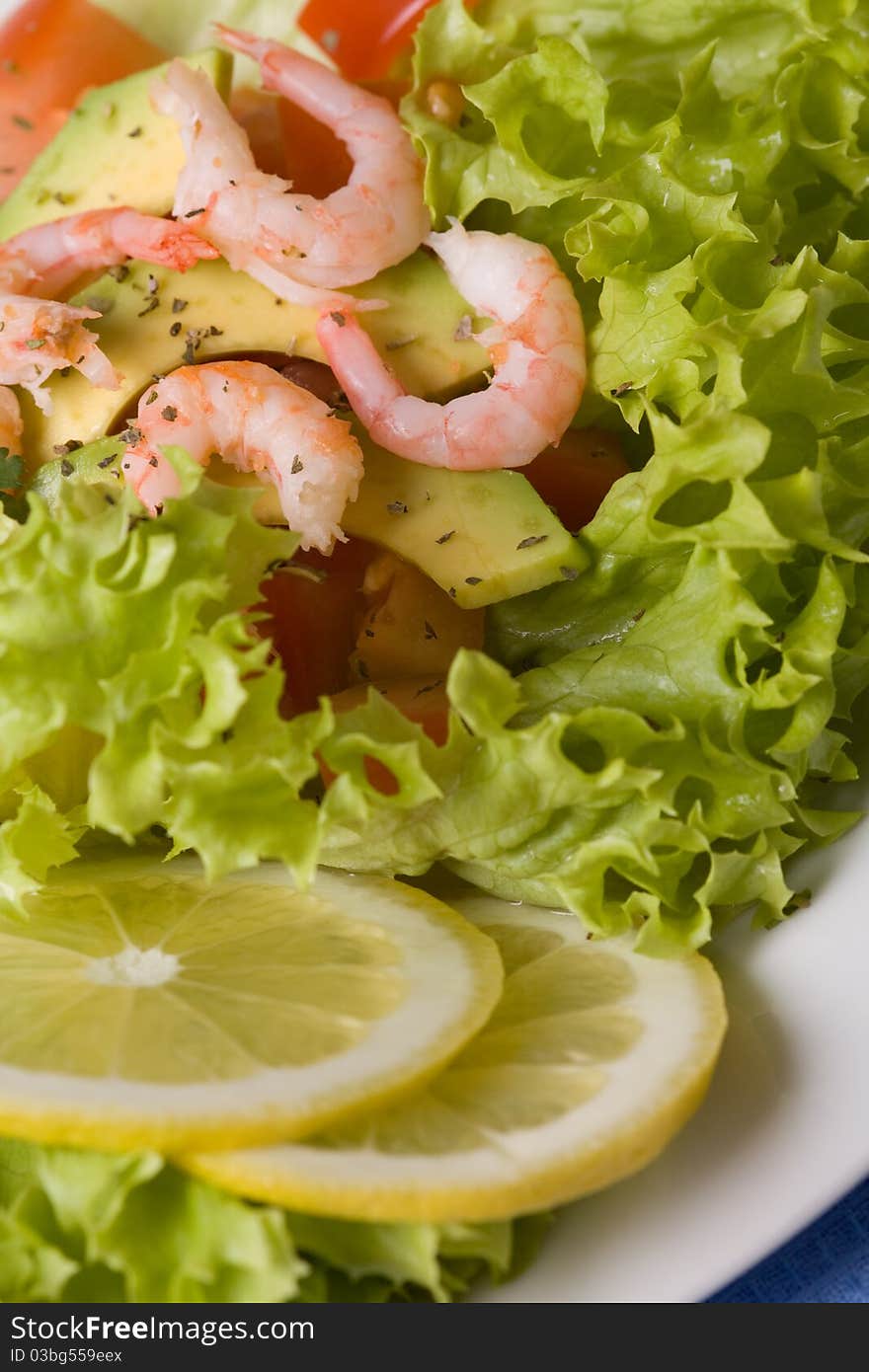 Salad with shrimps and avocado