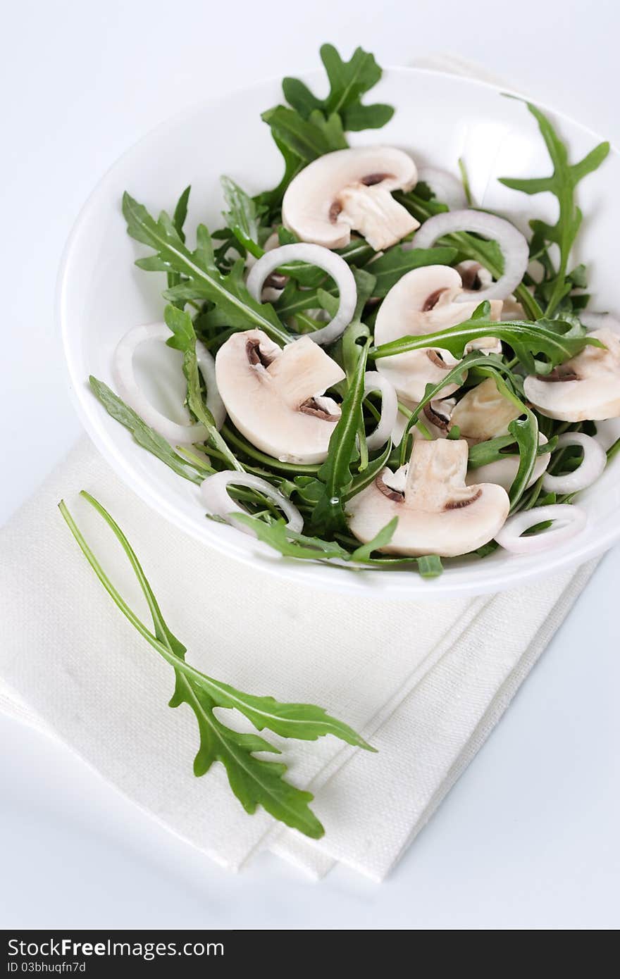 Salad with rucola and mushrooms