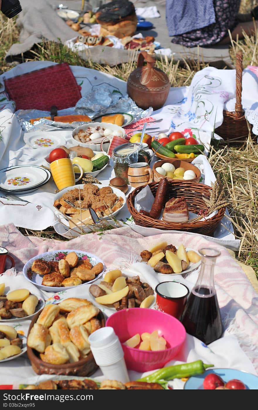 Traditional breakfast in the open at the time of harvest